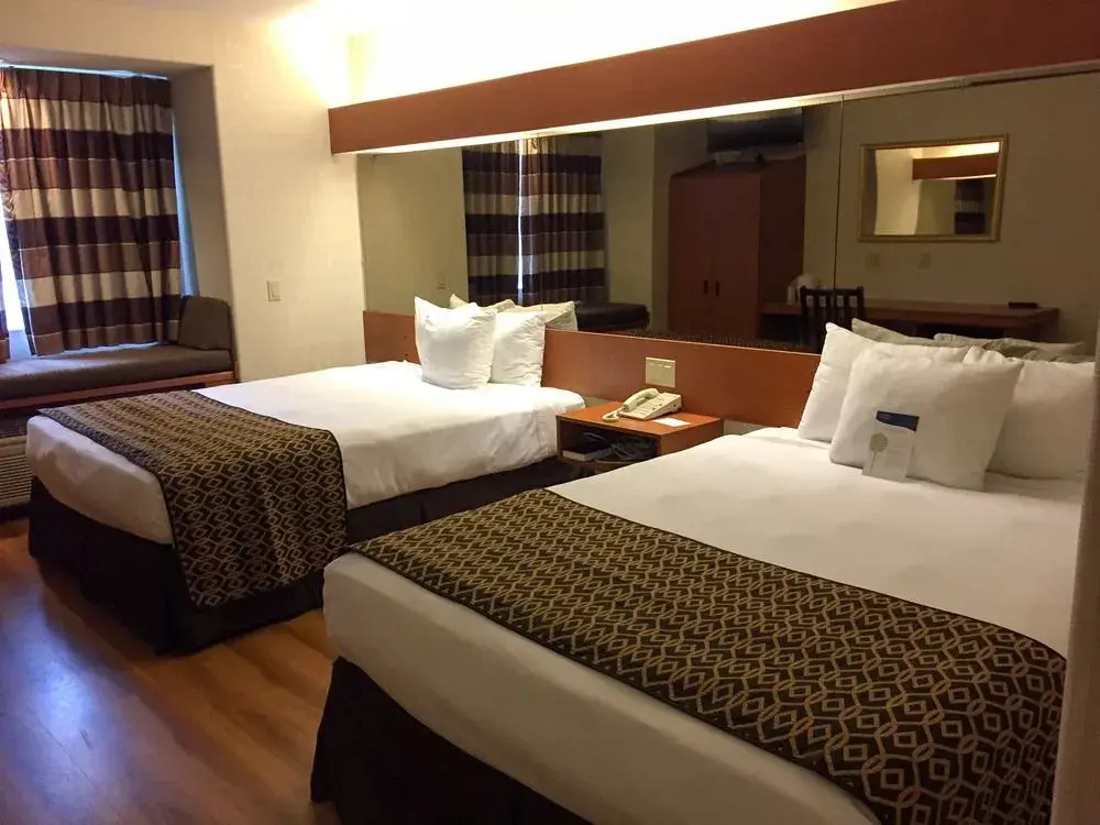 GuestHouse Inn & Suites Sutherlin