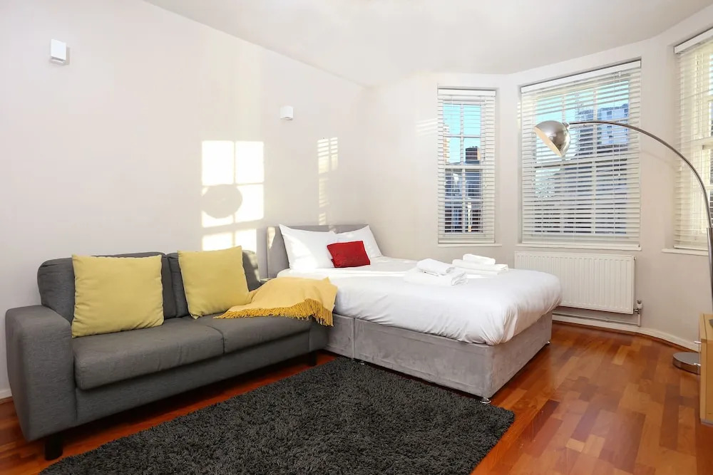 2 Bedroom Flat Sleeps 4 in Pimlico