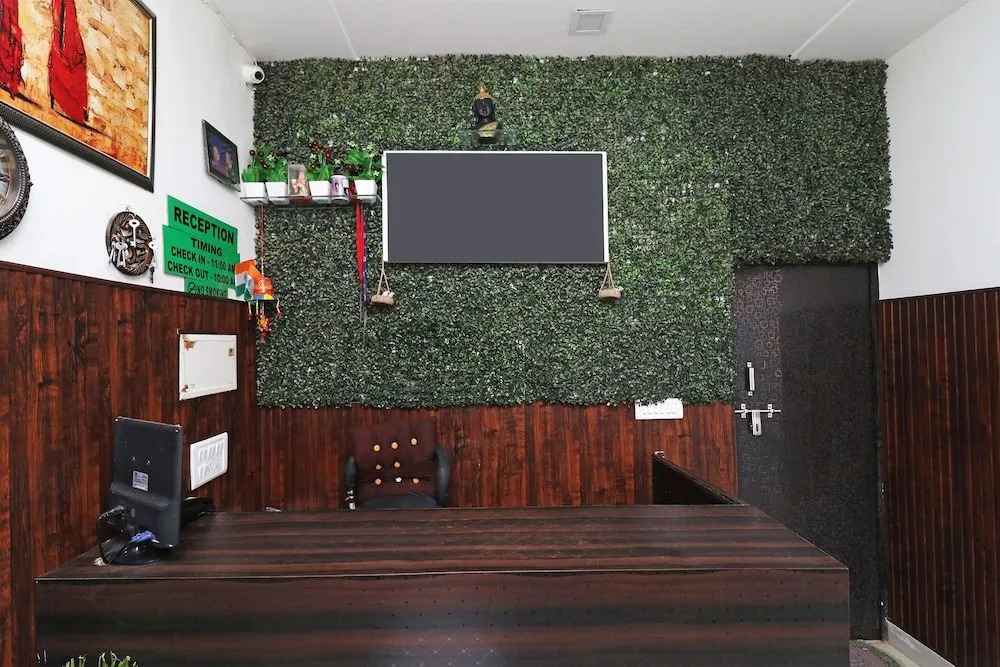 OYO Flagship 24679 Hotel Green House