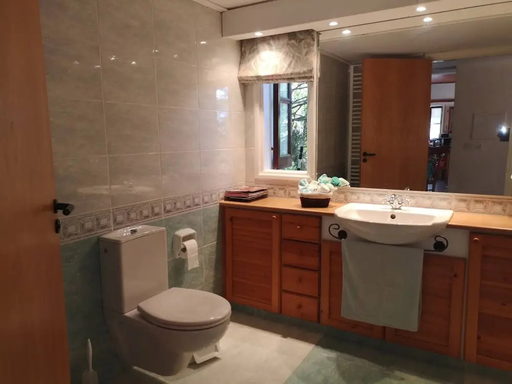 Villa Enriette - Panoramic Mountain Retreat in Pano Platres, Cyprus
