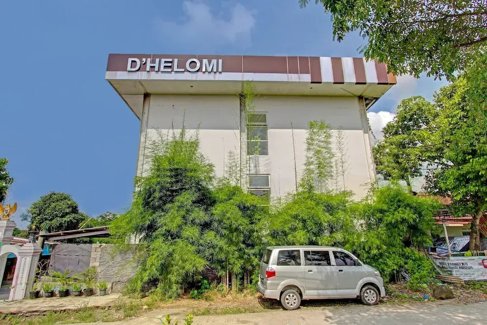 Collection O 90253 DHelomi