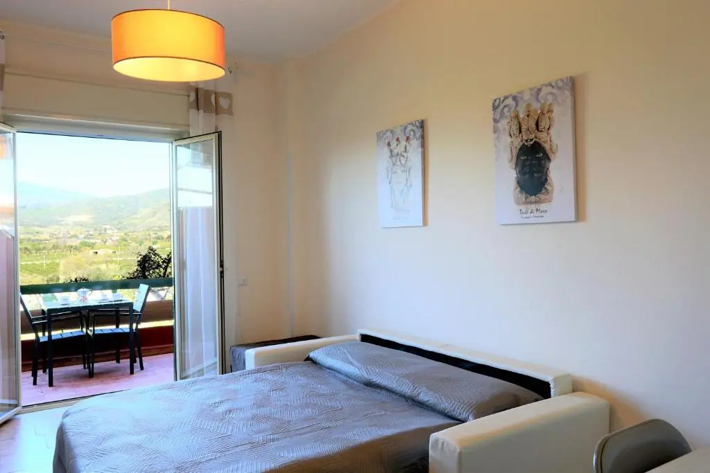 Pietrenere APT with Balcony 120m from the Sea