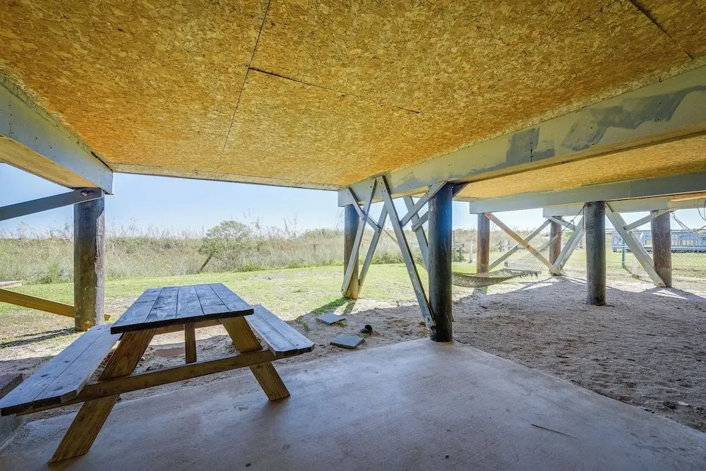 Ocean-view Condo: Walk to Windy Hill Beach!