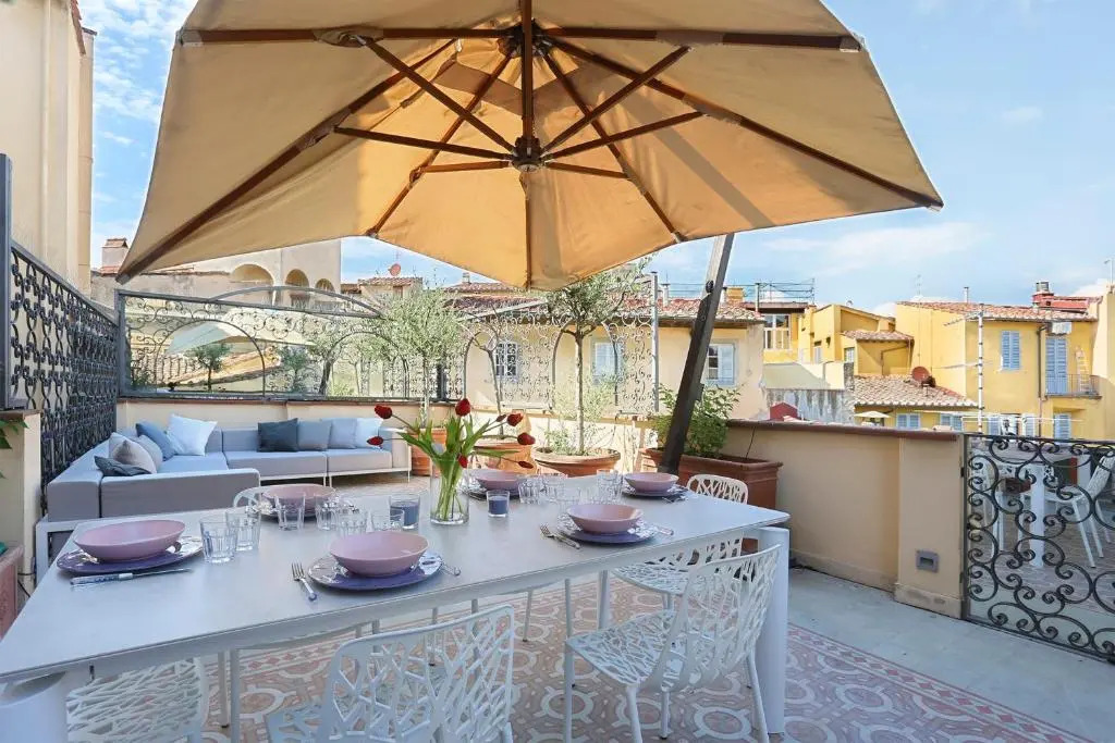LUXURY suite with amazing Terrace in Florence-hosted by Sweetstay