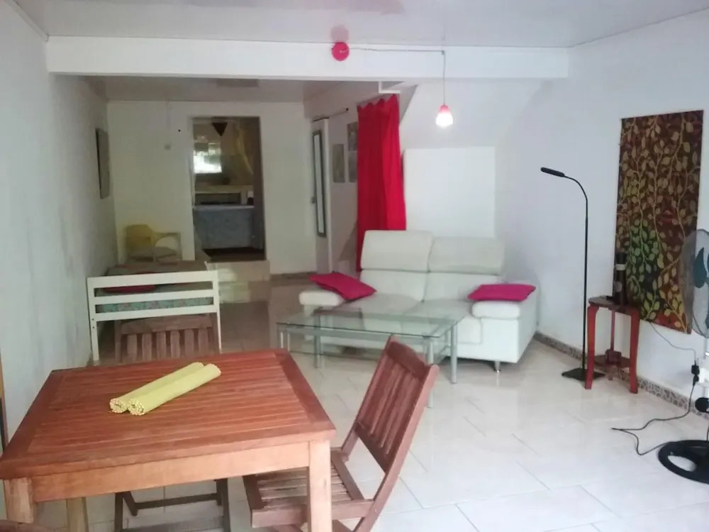 Studio in Saint pierre, With Enclosed Garden and Wifi Near the Beach