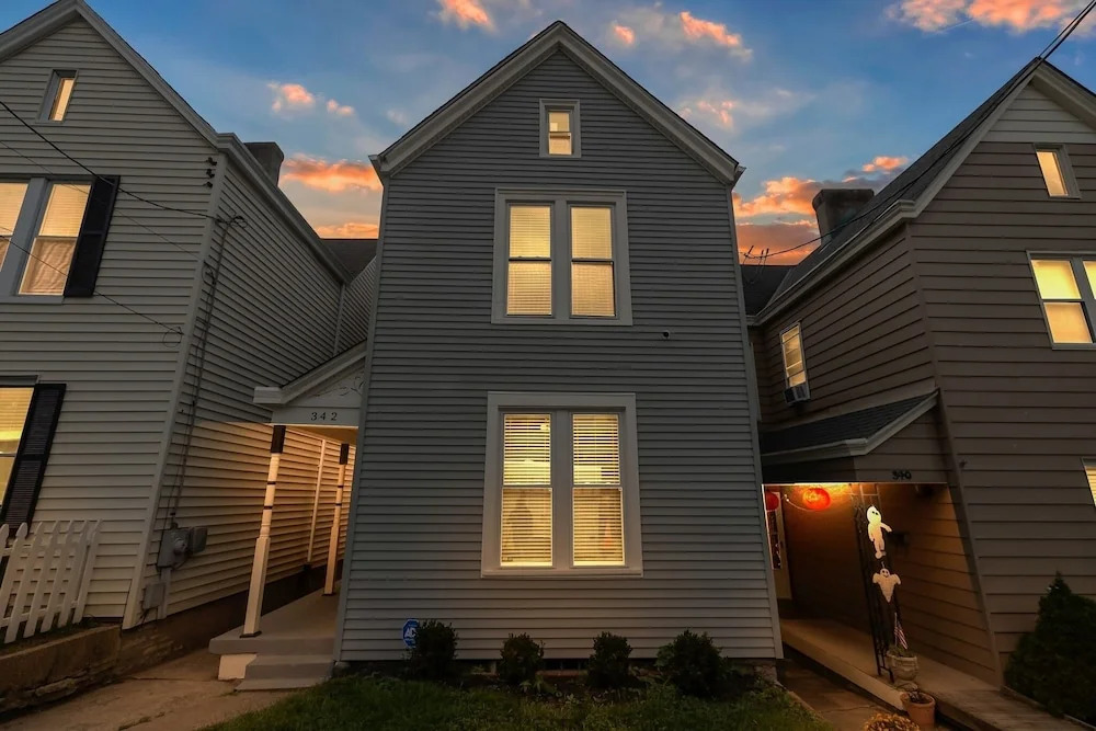 Recently Renovated Home In The Heart Of Bellevue! 2 Bedroom Home by RedAwning