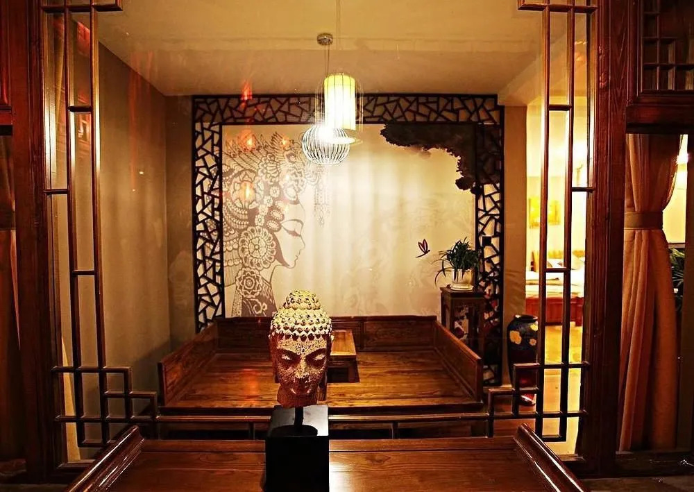 Lijiang Nobles Living Castle Hotel