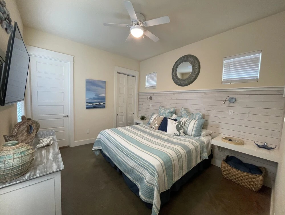 Gorgeous 7 Bedroom, 7 Bath House In Village Walk! 7 Home by Redawning