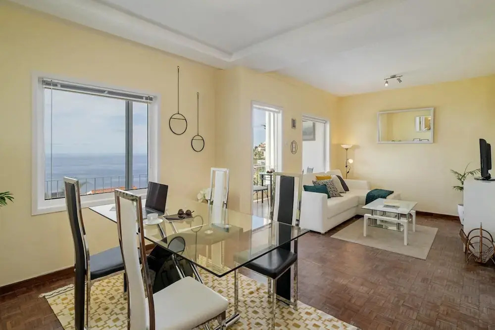 The Sunny Apartment by Atlantic Holiday