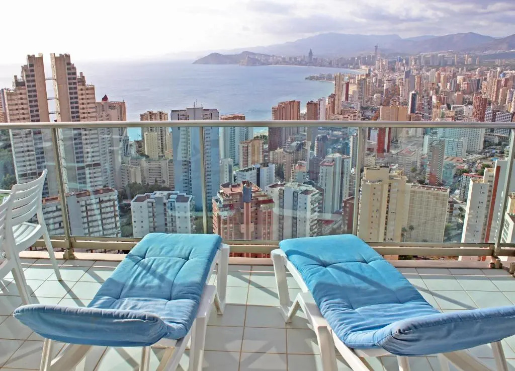 Stunning sea views from a 2-bedroom apartment on the 26th floor