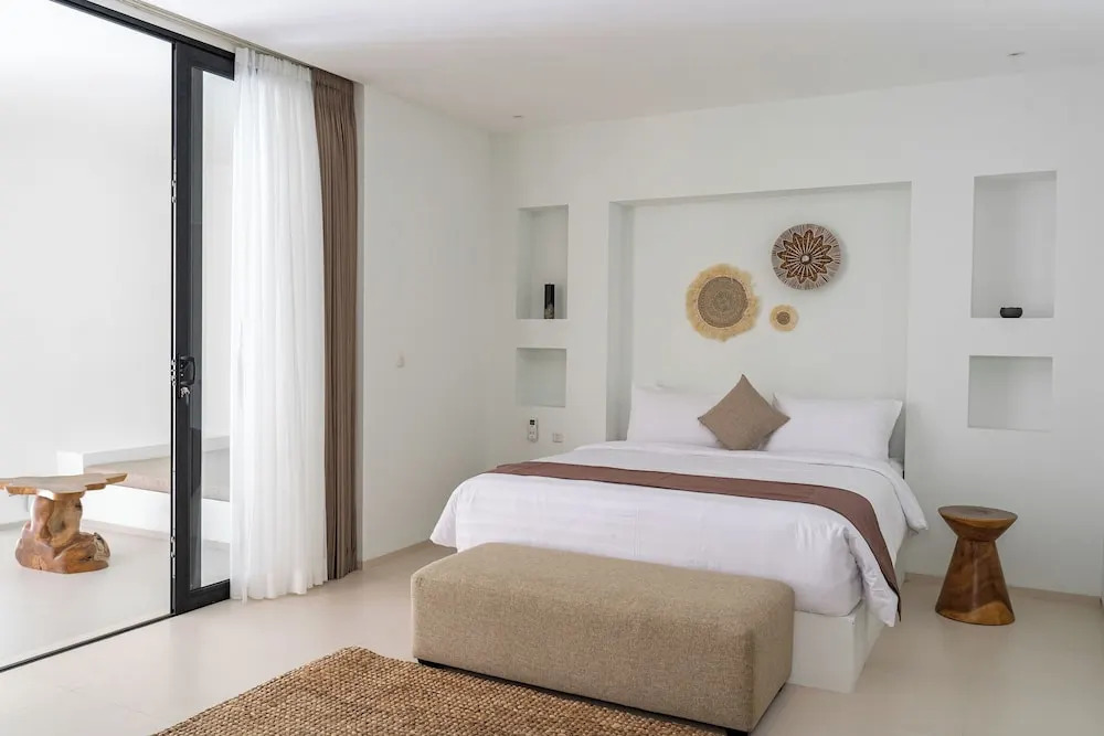Lavender Rooftop 3BR Villa with a Heated Private Pool
