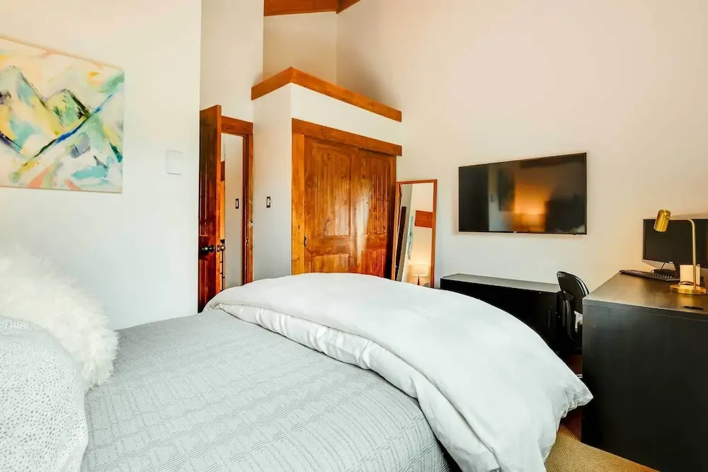 Elegant Vail Home - Walk to Booth Falls Trail