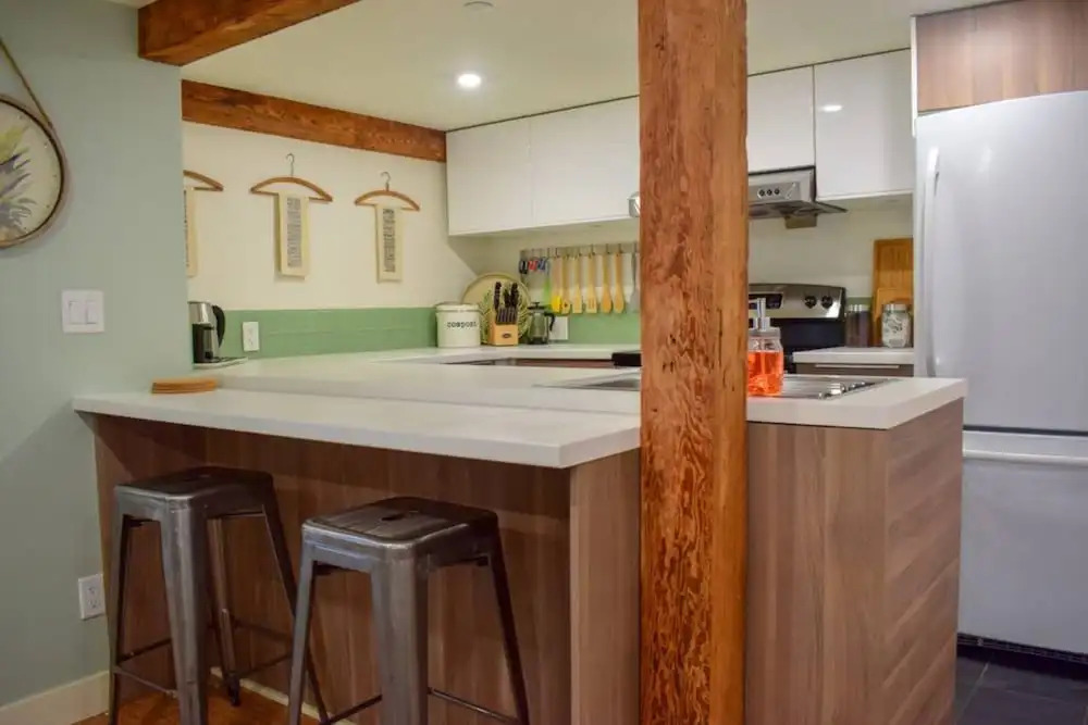 Modern 2 Bedroom West End Suite