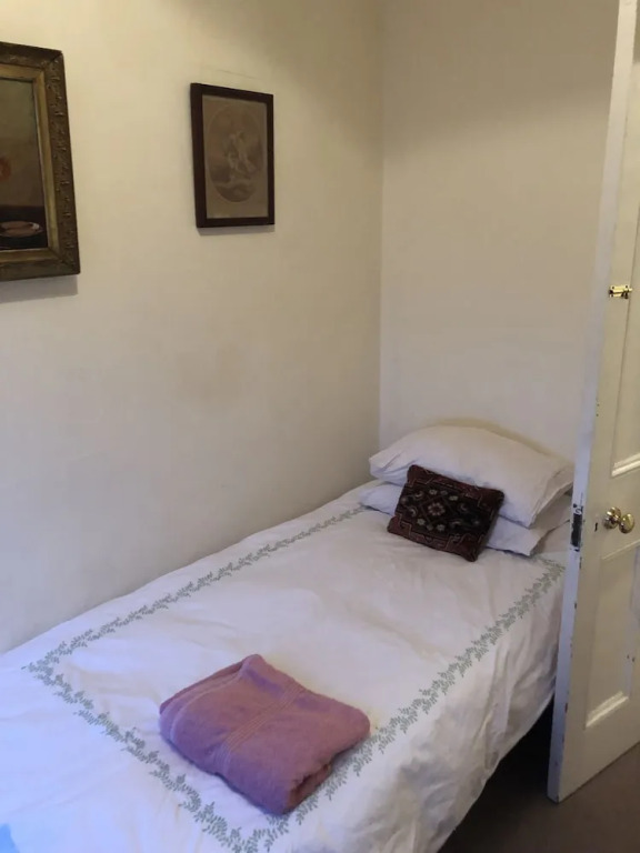 2 Bed House - Sleeps 6 - Garden Pets Parking