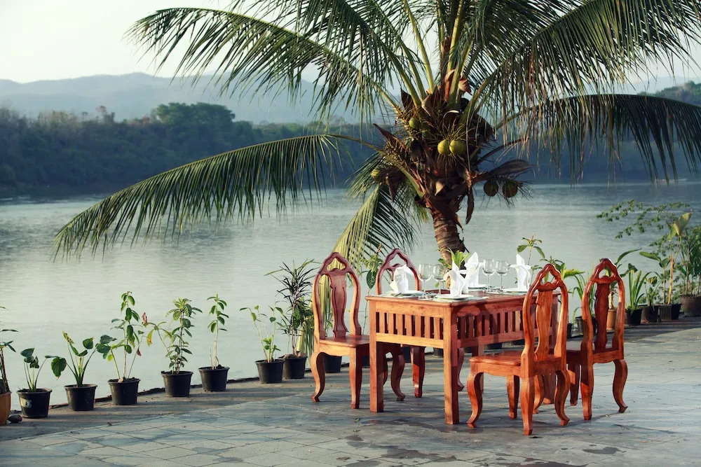 Sengmany Riverside Hotel