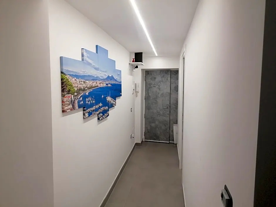 3 Rooms Chiaia