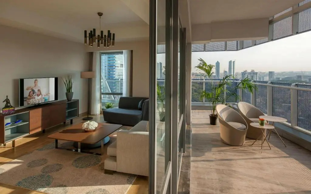 Deluxe Apartment with Shared Pool and Refreshing View in Maslak