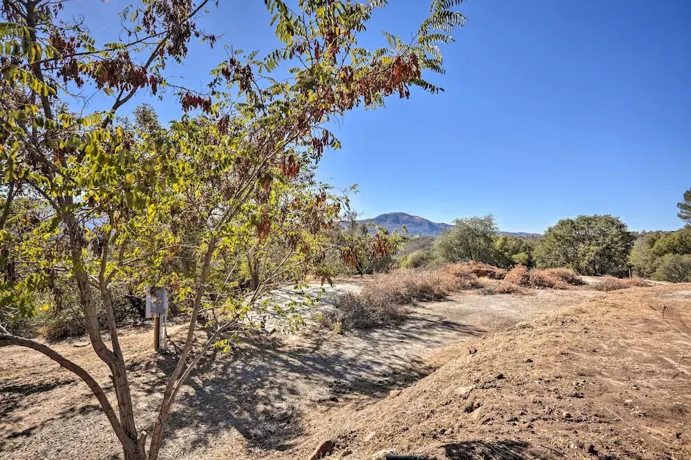 Oakhurst Duplex ~ 13 Mi to Yosemite National Park!