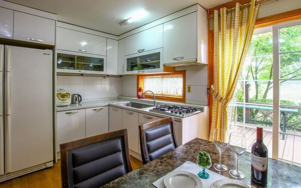 Taean Sky Lake Pension