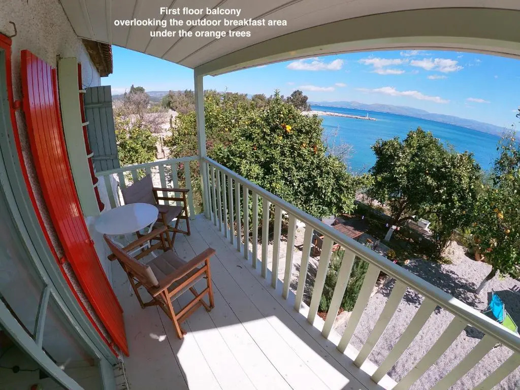 KIVERI 1876 traditional seafront cottage