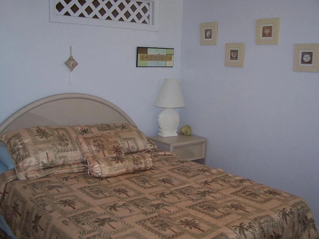 Castaways Beach and Bay Cottages