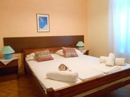 Agnes Rooms