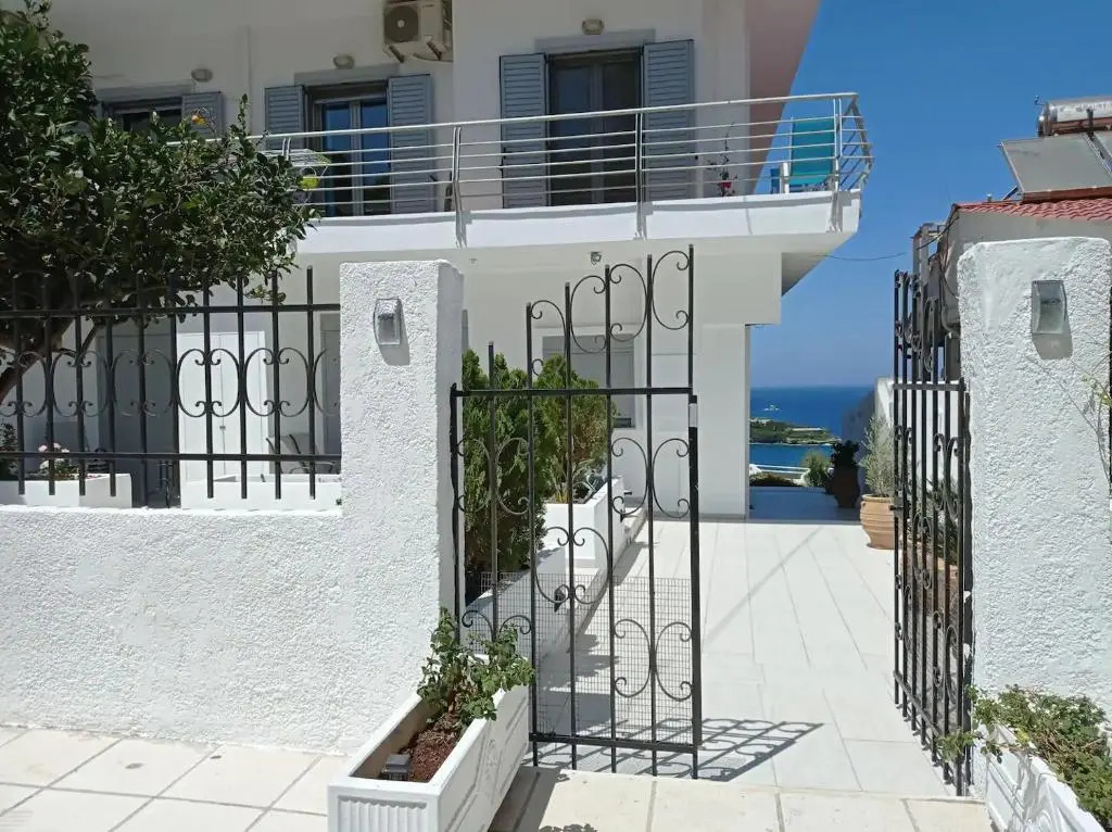 Between 2 beaches - sea breeze suite