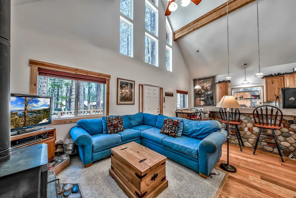2716HM Hank Monk - 2 Br Chalet