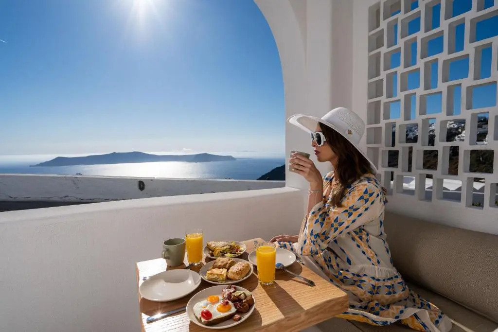 Airth Santorini Suites