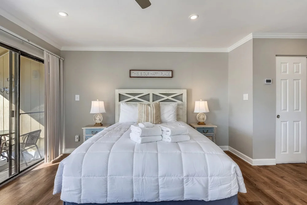 Sandpiper Cove 8208 Studio Bedroom Condo by RedAwning