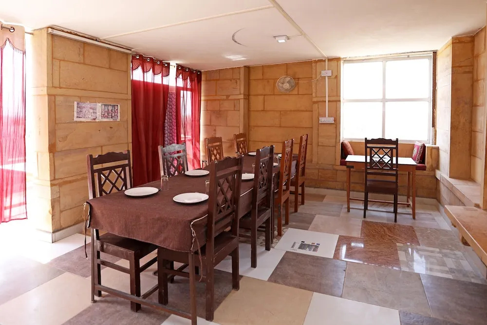 OYO 7426 Hotel Classic Inn