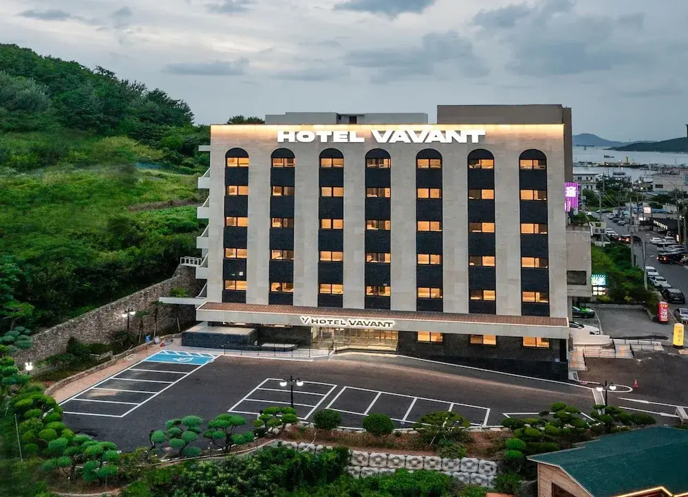 Vavant Tourist Hotel