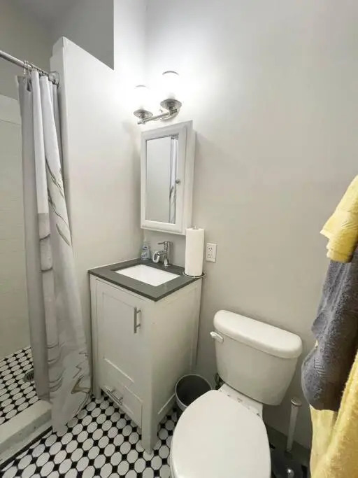 1-bedroom Luxe Oasis in the heart of Hyde Park, Perfect for healthcare workers!