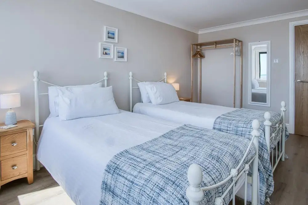 Waterfront 2 - 2 Bedroom Apartment - Wisemans Bridge