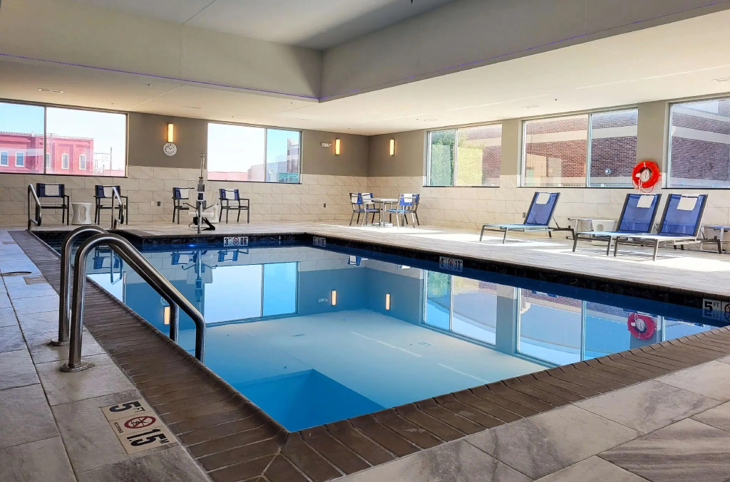 GLō Best Western Enid OK Downtown - Convention Center Hotel