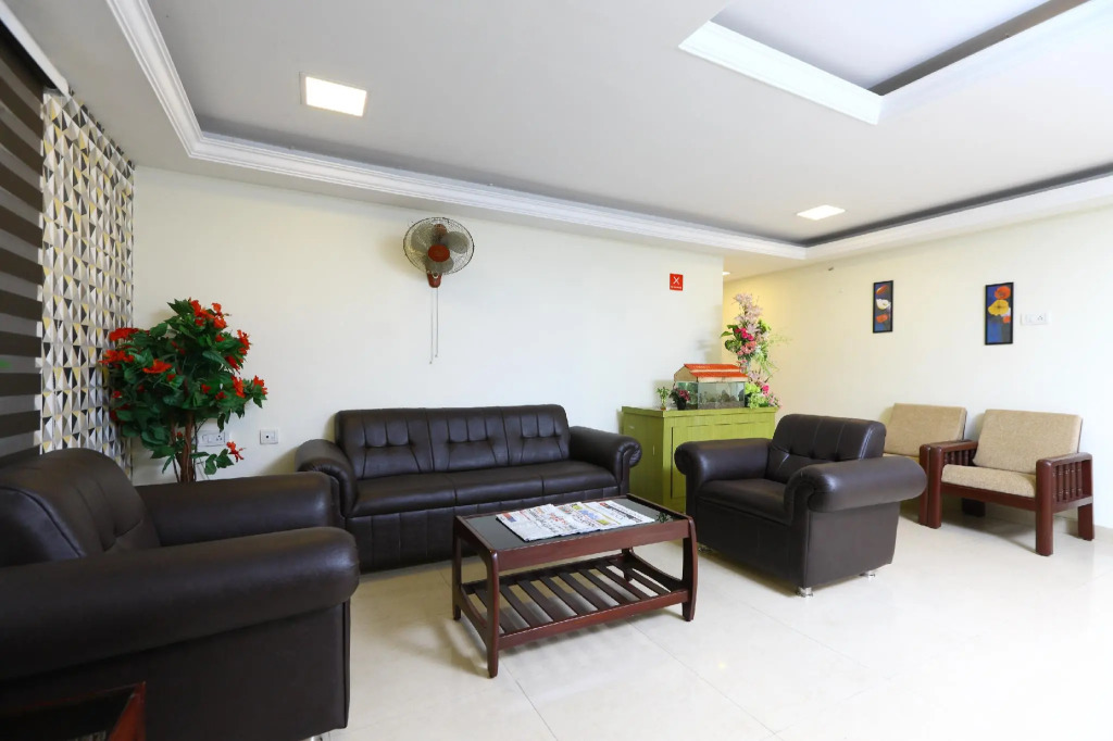OYO Flagship 475 Audi Nivas, North Usman Road