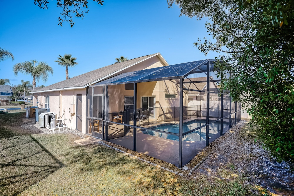 Beautiful Home With Private Pool, Screened Lanai, Wifi, Private W/d, and AC