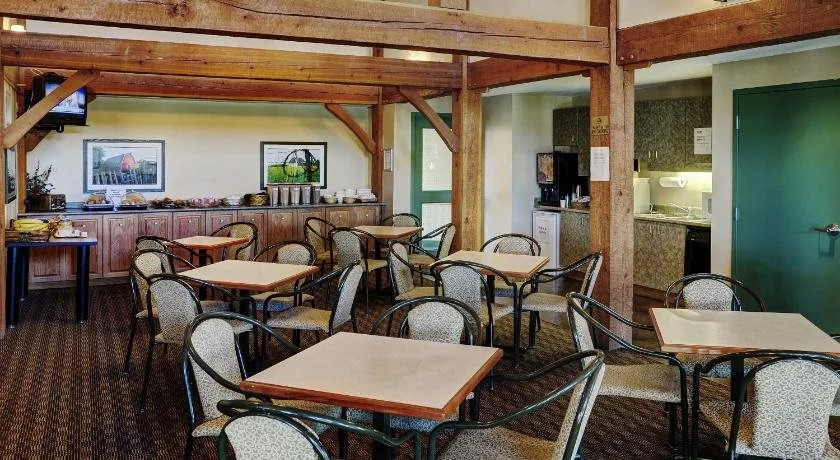 Lakeview Inns & Suites - Okotoks