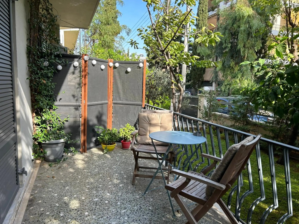 Small Gem Studio Athens, next to metro nomismatokopeio