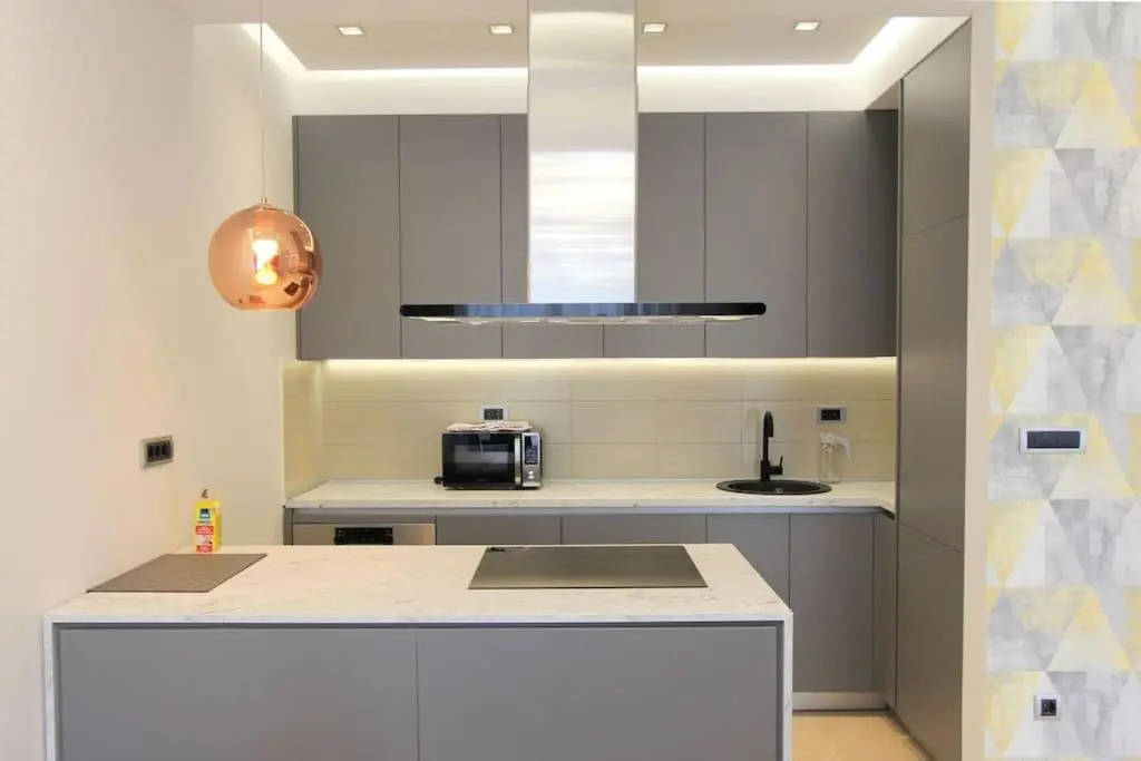 Modern 1BR apartment with swimming pool