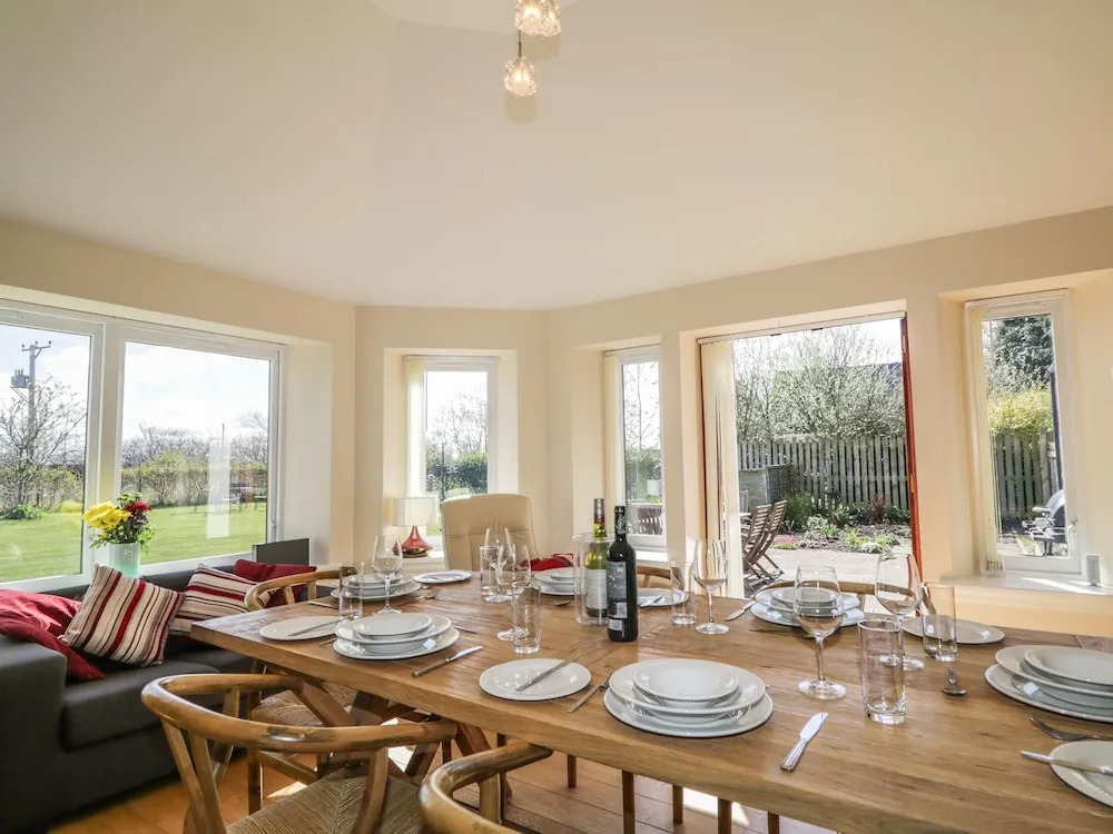 5 Williamston Steading
