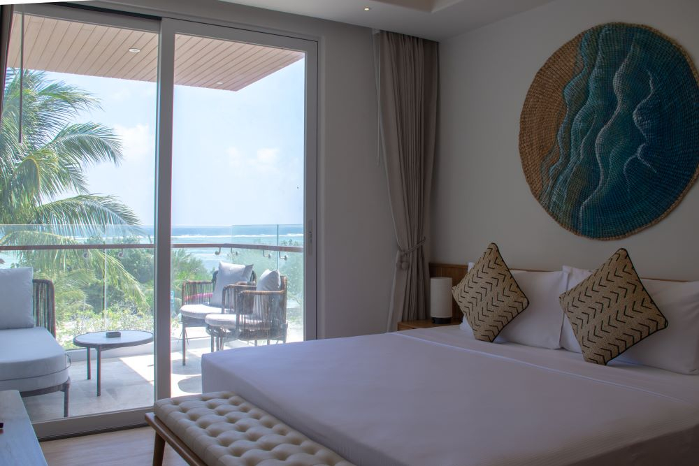 Stone Beach Club, Dhiffushi