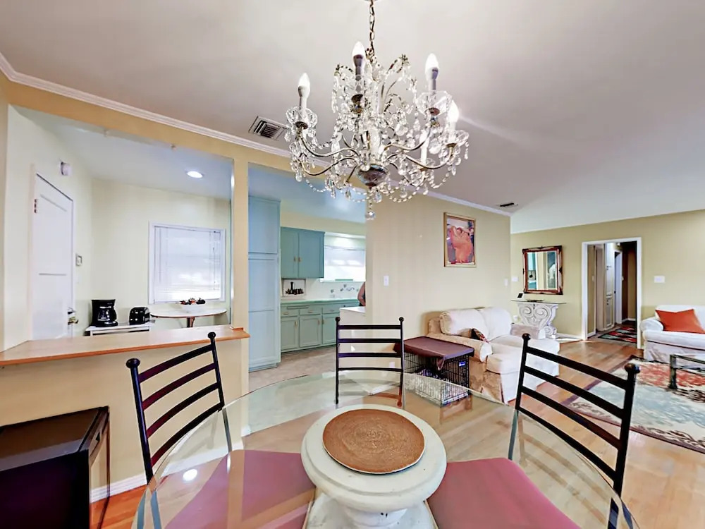Charming Lake Balboa - 3 Br Home