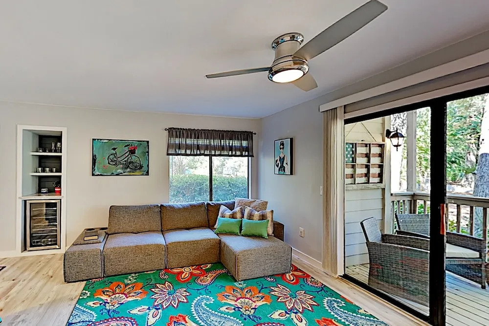 Beautifully Renovated 2 Br Villa Walk To Beach Condo