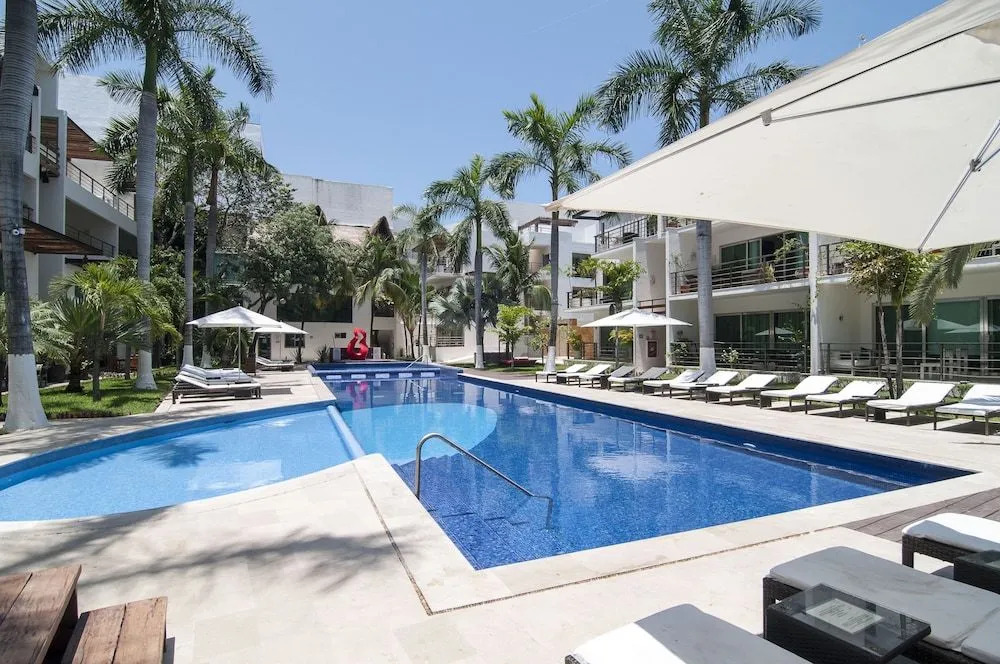 Luxurious & Central Condo In Playa Steps From The Beach