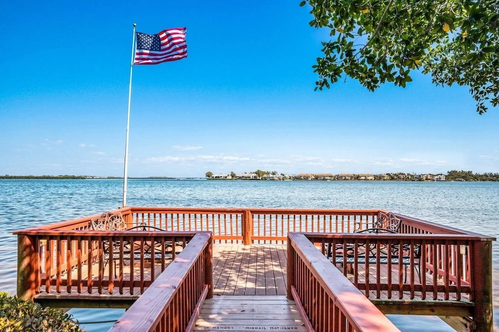 Runaway Bay 212 1 Bedroom Condo by RedAwning