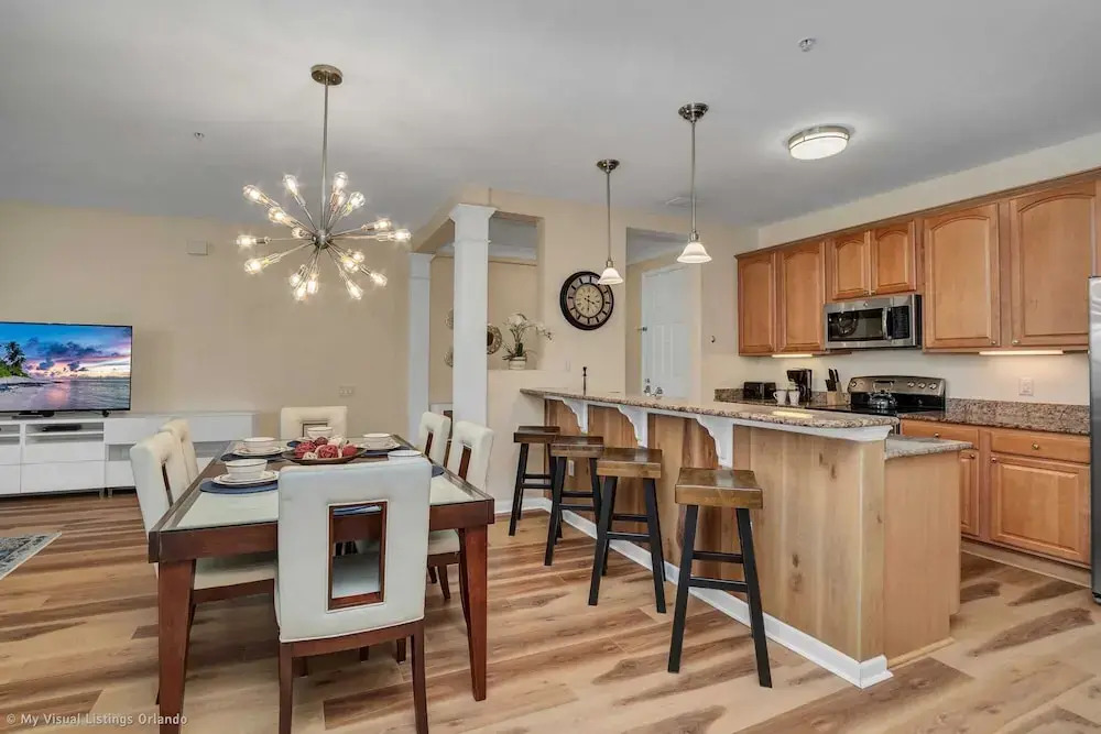 Polished, Luxurious Condo in Vista Cay, Near Themed Parks! #4vc206