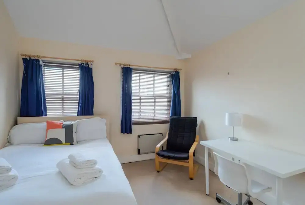 Light and Clean 2bed Flat, Nearby Liverpool Street