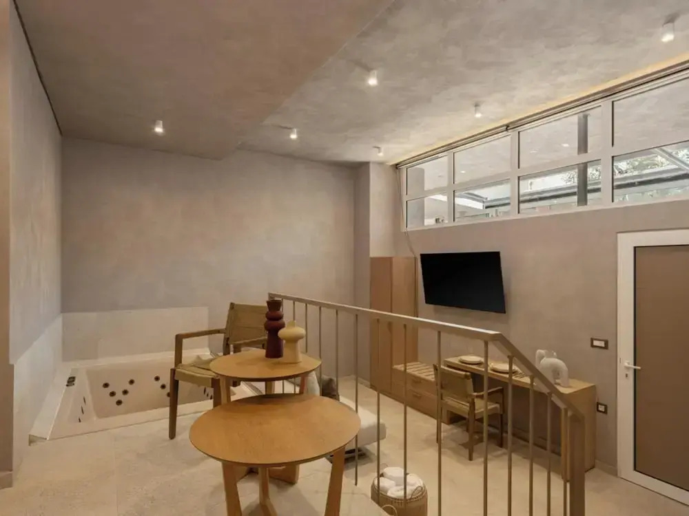 Hestia Boutique - Renovated Rooms Just Steps from the Beach