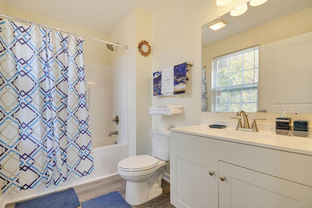 1 Mi to Downtown Greensboro: Newly Built Home!